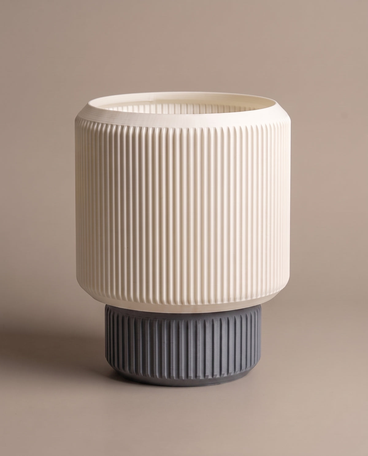 Lámpara Ágora con base Gris, foto de estudio