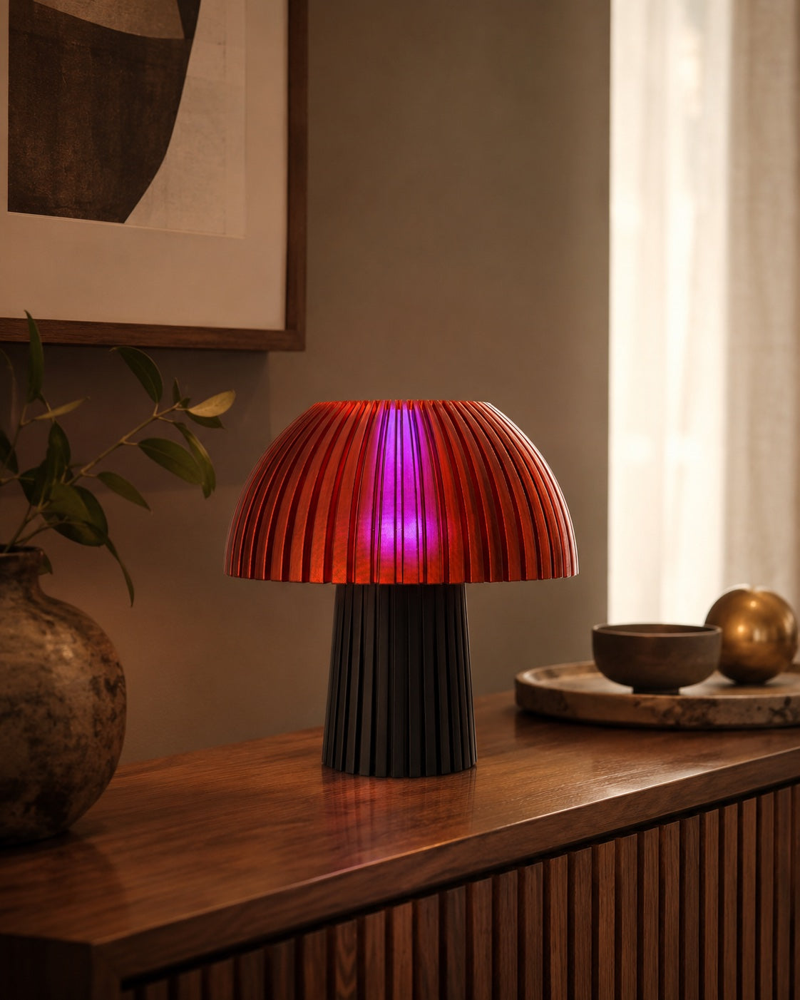 Lámpara Seta Mini en Carbón + Ámbar con la luz RGB en magenta